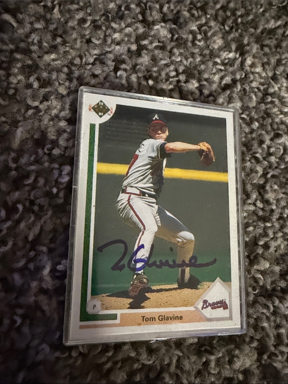 Autographed Baseball Card - upper deck 91- tom glavine. No coa